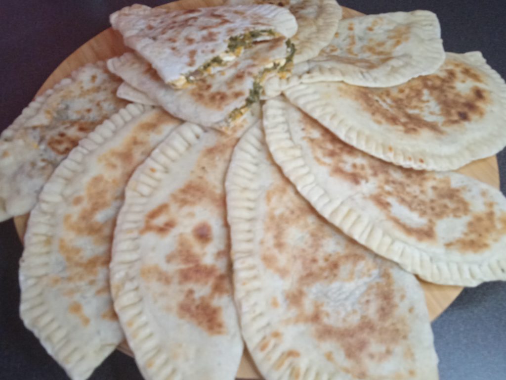 الفطائر التركية كوزلامة بالسبانخ والجبن سهلة ولذيذة Fatayers turques